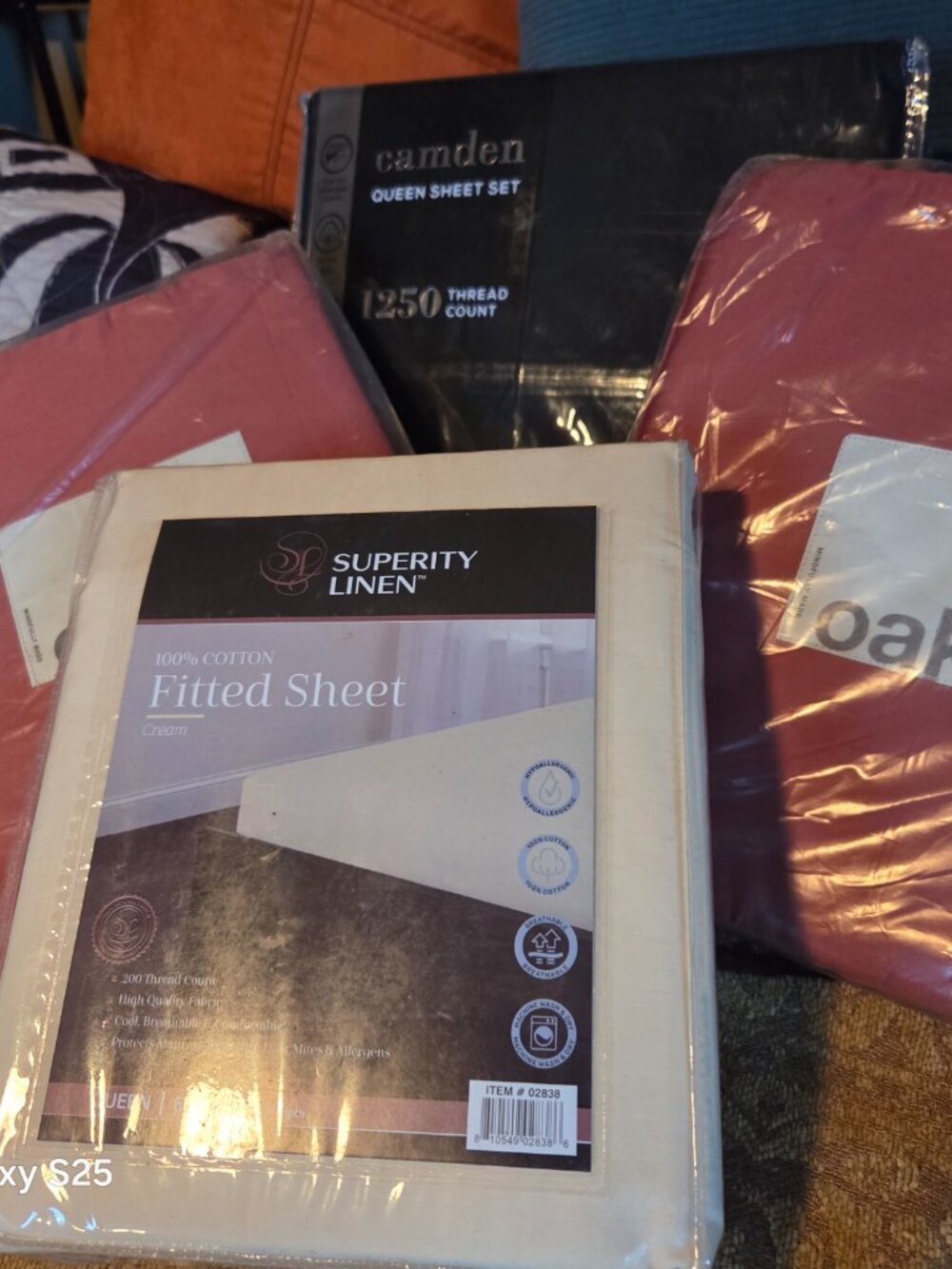 3 Queen Fitted Sheets and 1 Queen Sheet Set